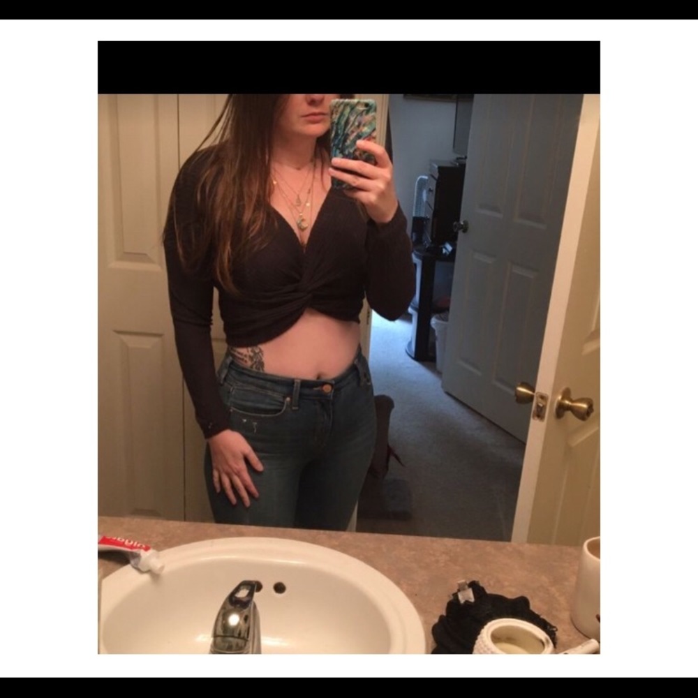ASTR twisted dark grey crop top - Picture 2 of 5